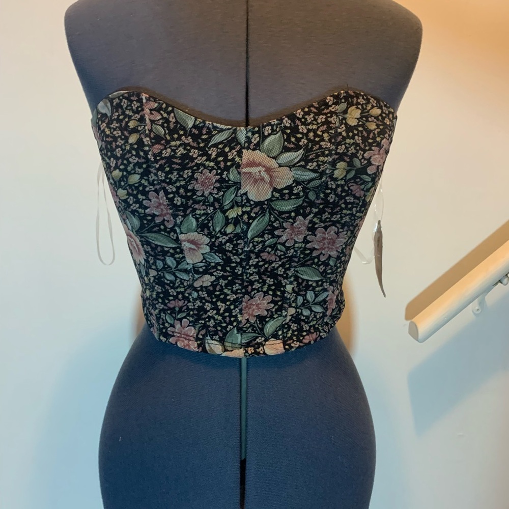 Altar’d State floral crop top. New with tags. Size x-small.